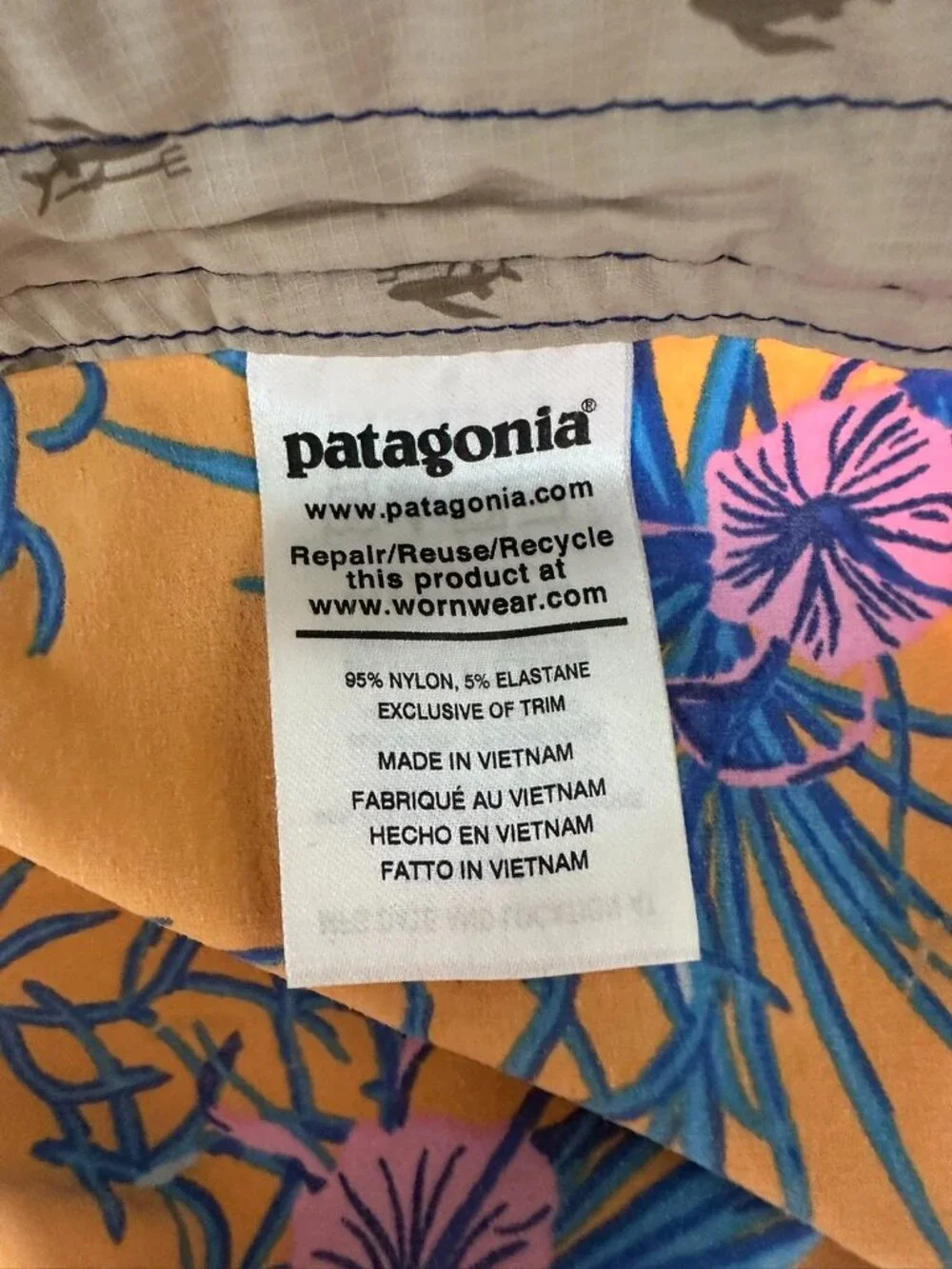 Patagonia Mens Palm Tropical Floral Wavefarer Boardshorts Saffron Orange Size 34